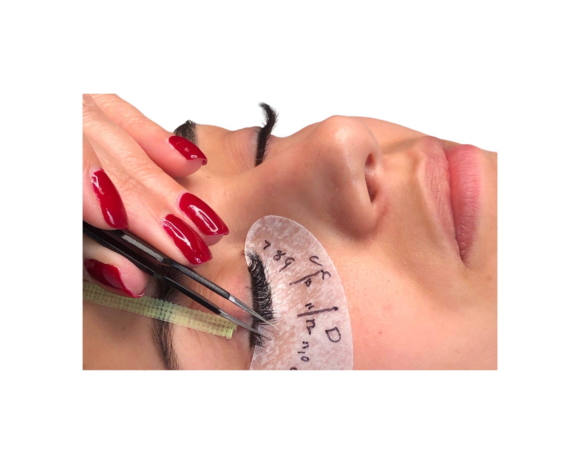 Beginner Lash Training Guide: Tips for Your First 100 Eyelash Extension Applications