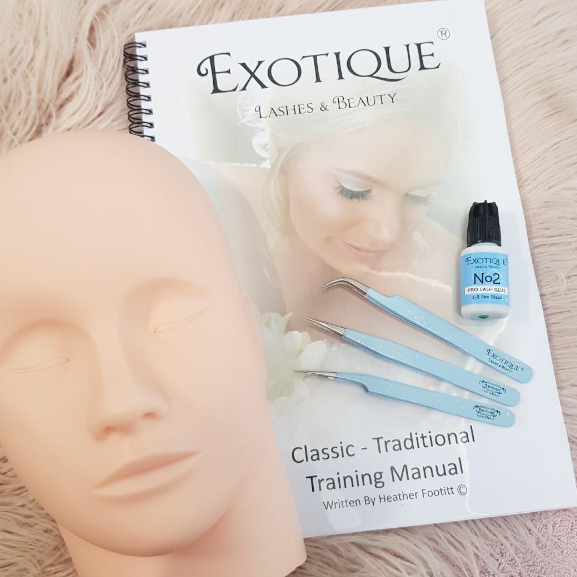 Online Eyelash Extension Training Course- Classic Lash style beginner