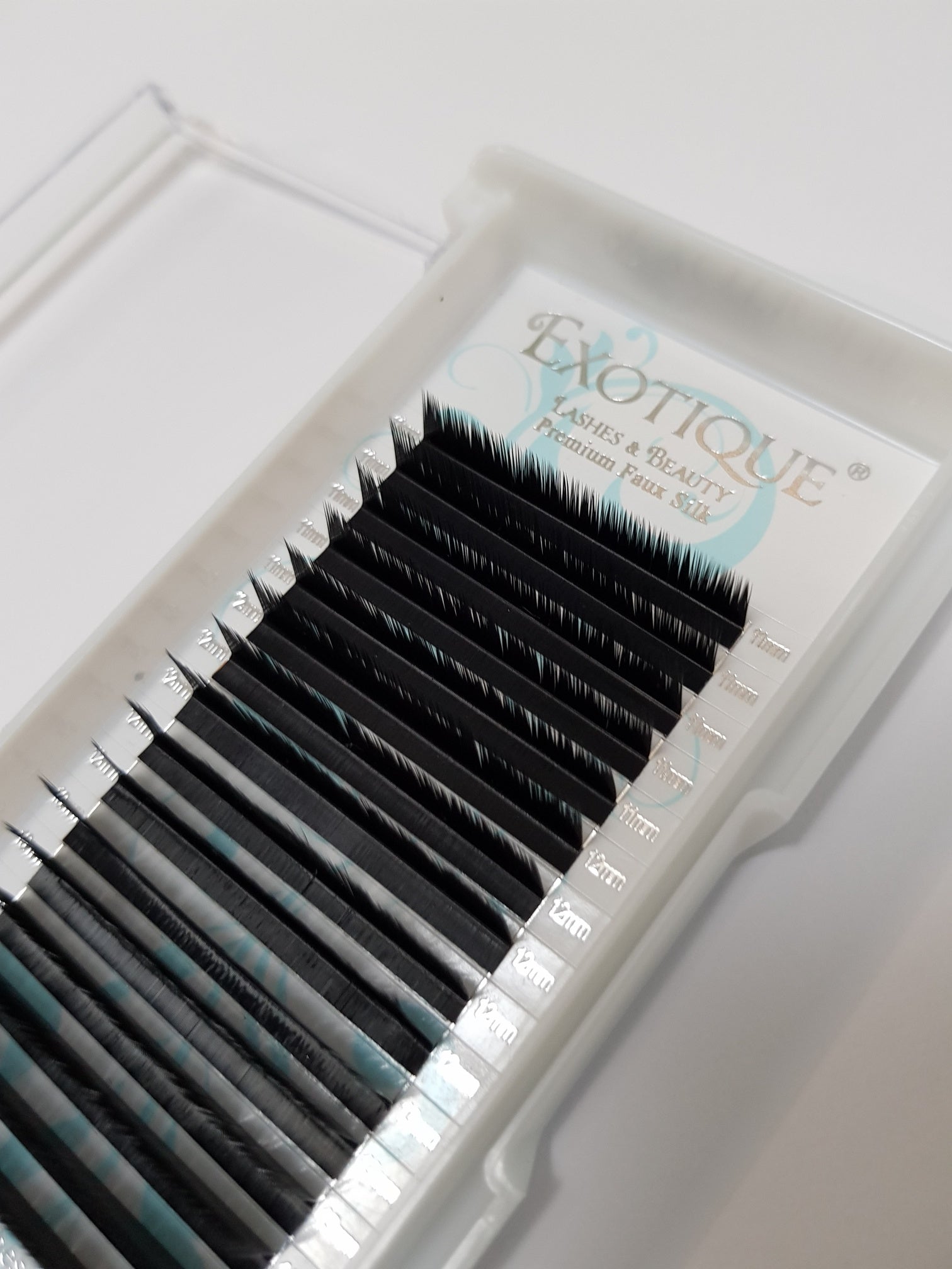 L Curl Lash trays mixed lengths. 0.15 and 0.07 Small Sizes and larger Size Trays. - Exotique  Lashes