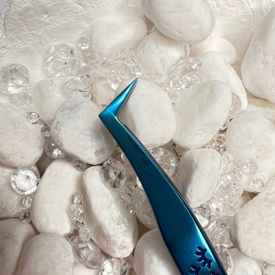 7 Budget-Friendly Essentials to Include in Your Lash Tech Starter Kit