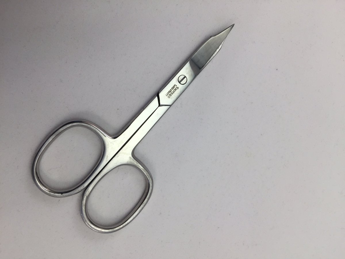 Curved scissors for eyelash Extensions - Exotique Lashes