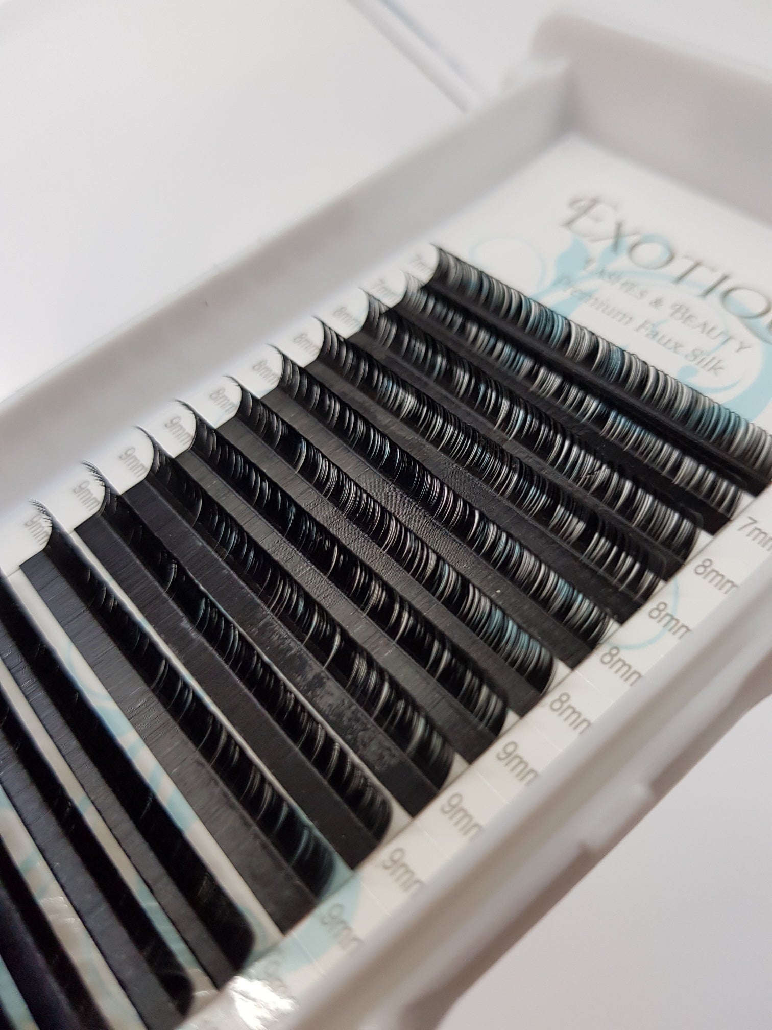 LC Curl lash trays mixed lengths. 0.07 or 0.15 Small Sizes 7-10mm & Larger Size 11- 14mm Trays. - Exotique  Lashes